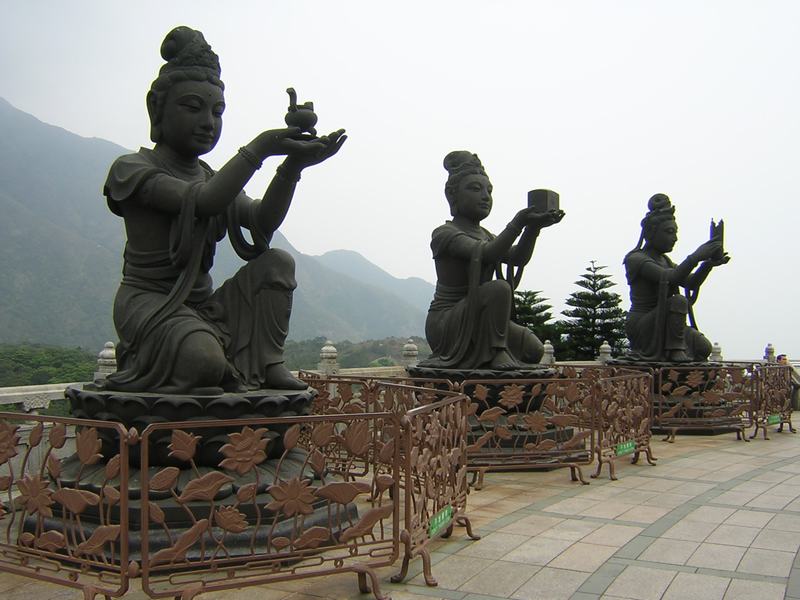 buddha_offerings_statues.JPG