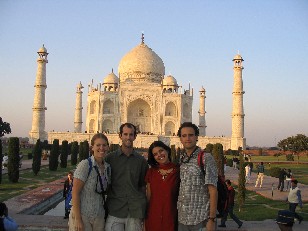 Jenny, Fabien, Marisa and Josh in front of the Taj Mahal