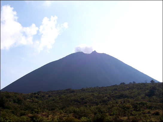 Volcan Pacaya from base of cone