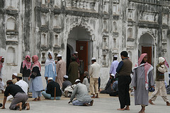 Worshippers at a Mughal Mosque, Dhaka
