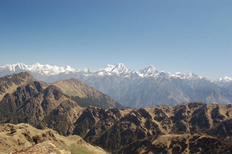 From the Kauri Pass. 7000m peaks divide India fromChina (Tibet) ahead and Nepal (to the right)