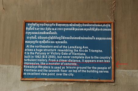 Too true: a sign on the disappointing copy-Arc de Triomphe