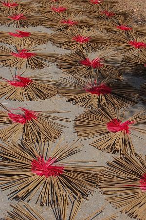 Incense sticks drying on way to Tu Duc tomb