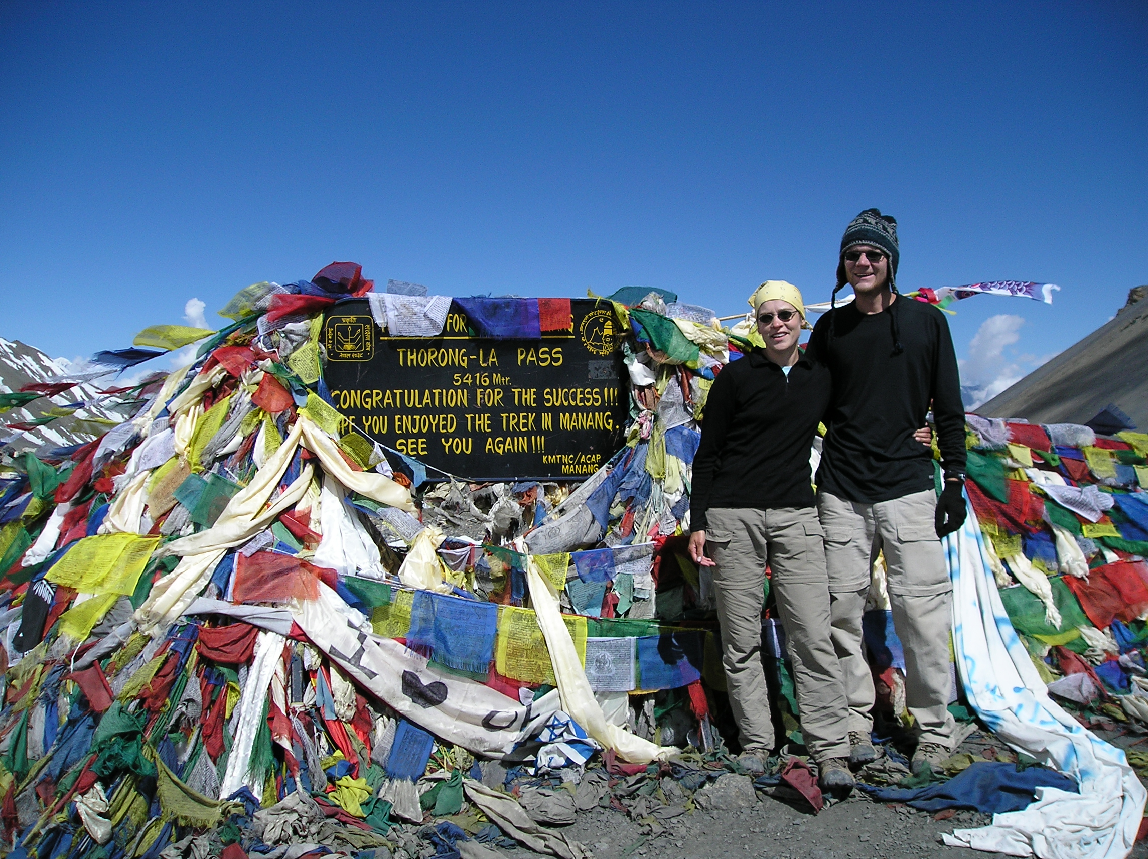 Anna and Aaron and the sign at Thorung-La