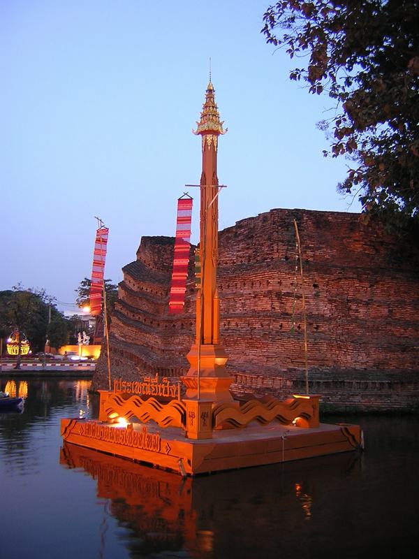 city_walls_Chiang_Mai.JPG