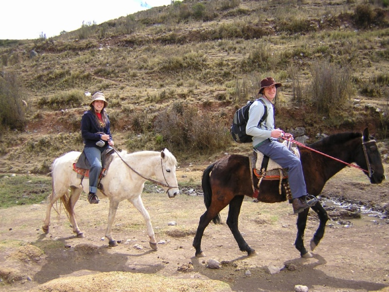 A_caballo_por_las_ruinas.JPG