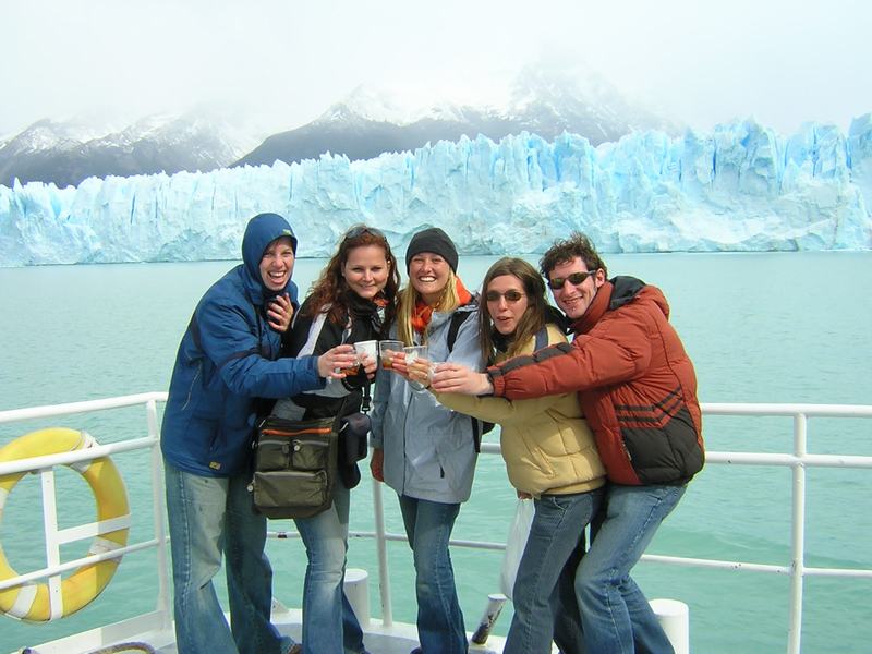 Gang_cheering_at_glaciar.JPG