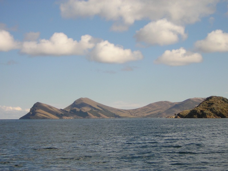 Isla_del_Sol-Lake_Titicaca.JPG