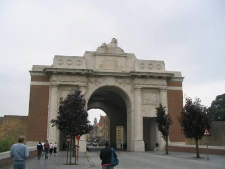 MeninGate.jpg