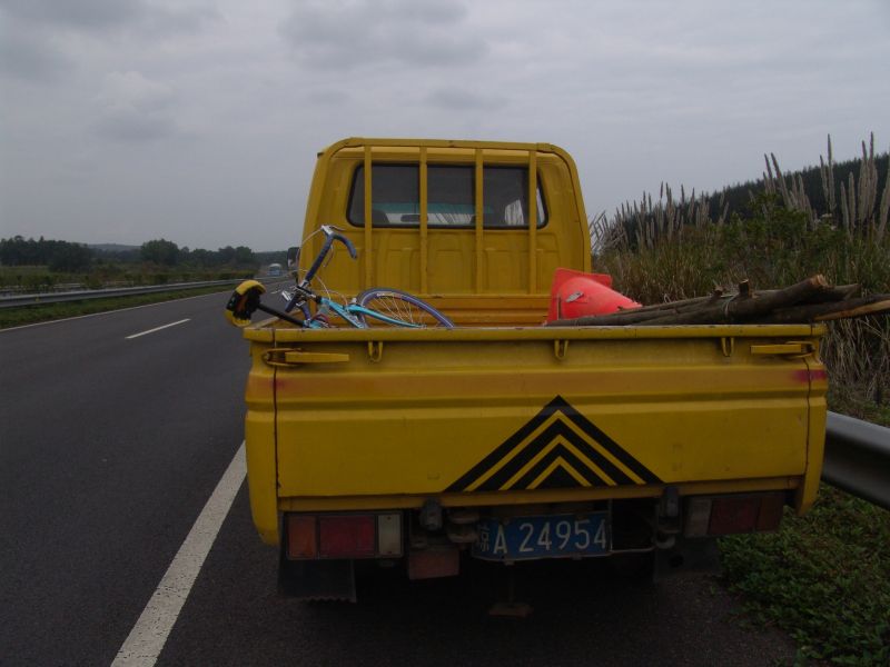 DSC04821_MyLiftToTheBikeRepairShop.JPG