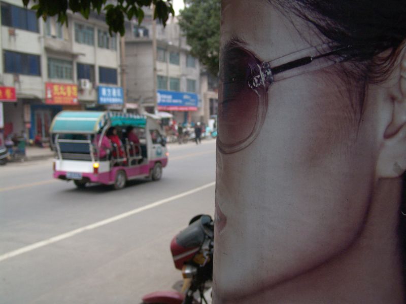 DSC05378_BigSisterIsWatching.JPG