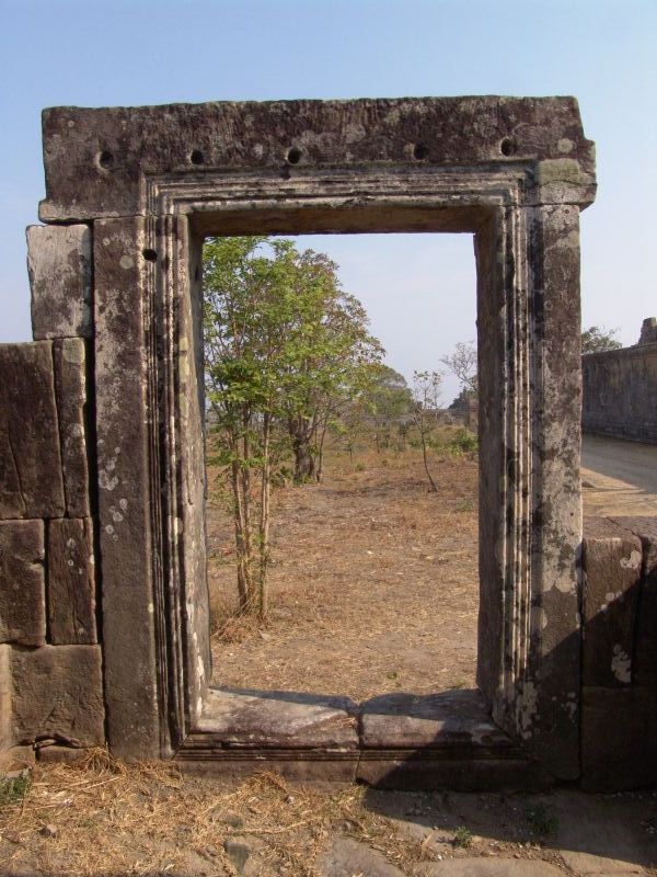 DSC07955_PrasatPreahVihear_IveAlwaysBeenFondOfDoorsLeadingNowhere.JPG