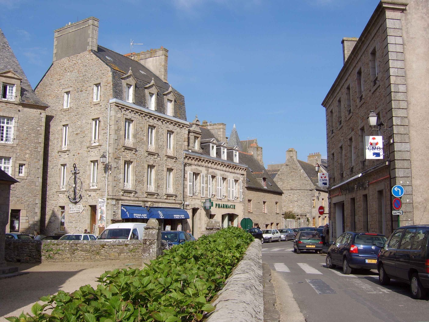 roscoff_mainstreet.jpg