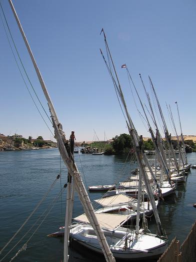 aswan_feluccas.jpg