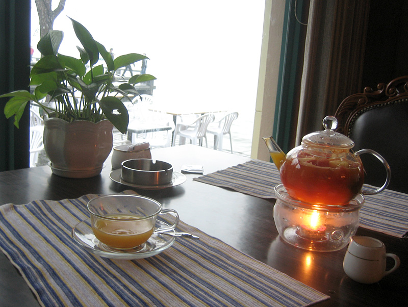 Wonderful fruit tea in a teahouse by the lake in Hangzhou