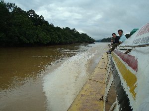 Bootsfahrt auf dem Batang Rajang