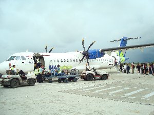 Flugzeug von Kota Kinabalu nach Mulu