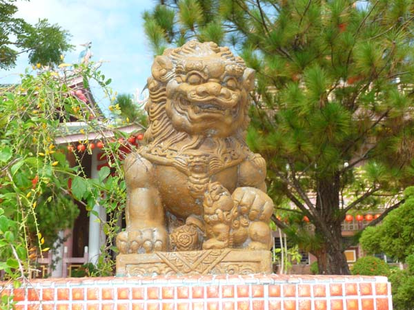 buddhist-temple-lion.jpg