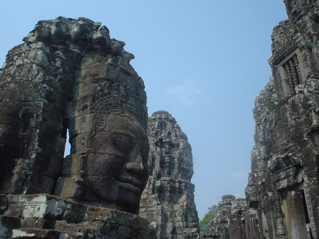 DSC00397smileofangkor.JPG