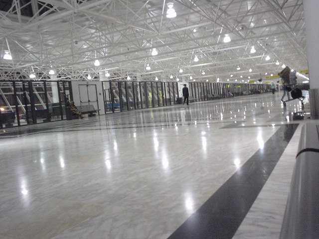 DSC03205emptyairportD.JPG