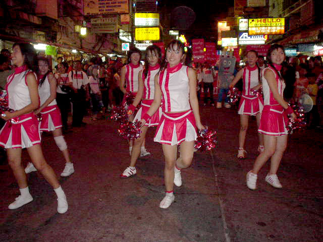 DSC00022cheerleadersX.jpg