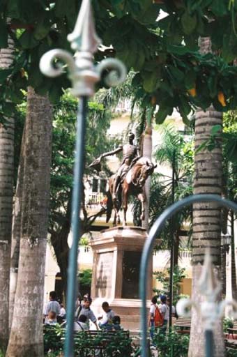 Yet another statue of the great Bolivar...