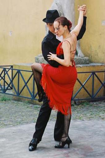 Street tango in La Boca