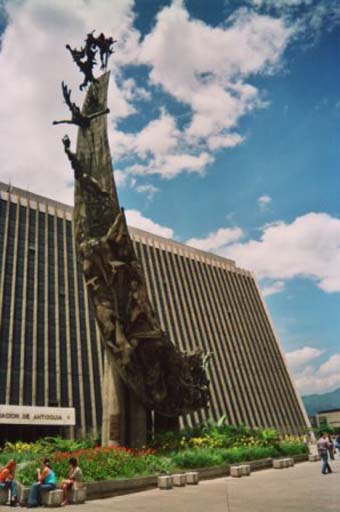 Monumento de La Raza at the Alpurra Administration Centre