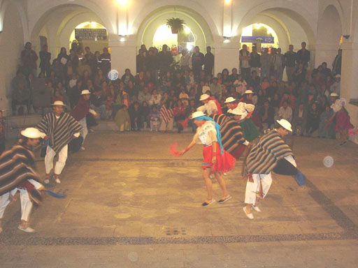 Traditional Ecuadorean dance [by IE]