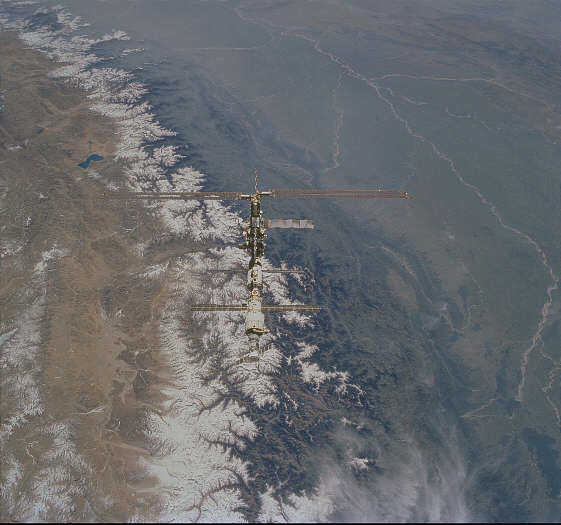 NASA__DD_Nepal_ganz_mit_ISS_STS102_STS102-714-69_3.jpg